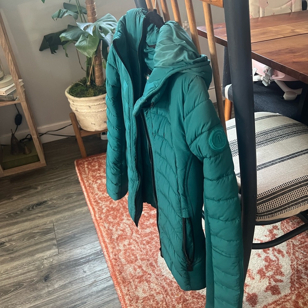 Bernardo hooded quilted jacket. Small